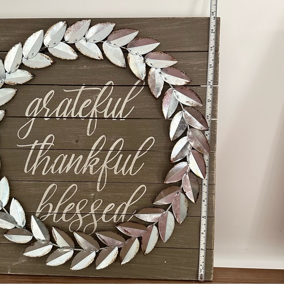 Grateful Thankful Blessed Shiplap Wood Plaque Sign With Galvanized Metal Wreath - Picture 13 of 15